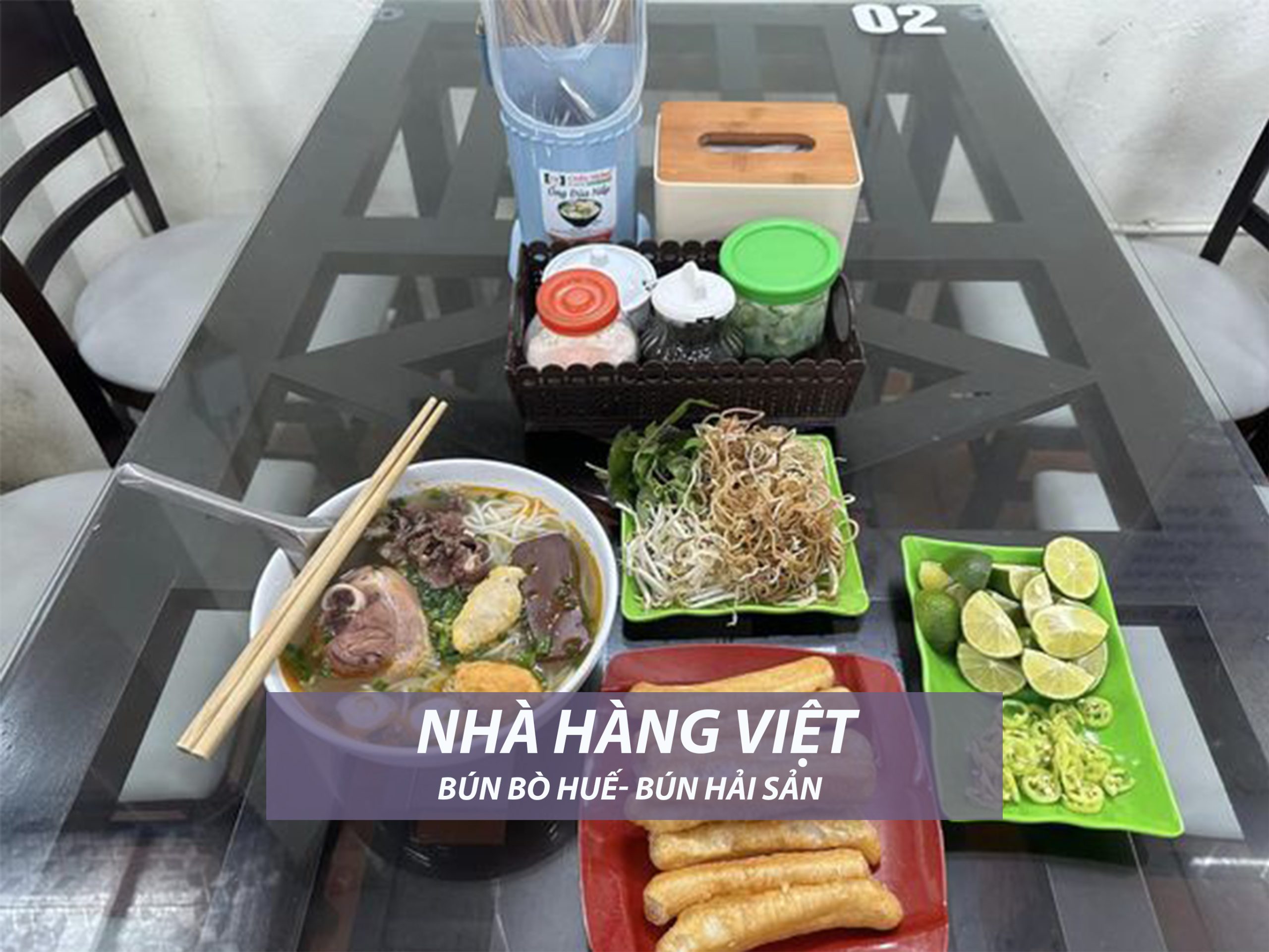 Nhà hàng Việt- Ăn sáng Bún bò Huế- Bún hải sản